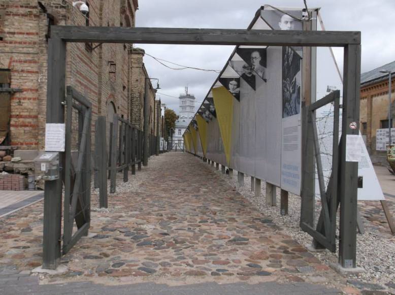 10646834_938991729447939_7625274392502263929_n